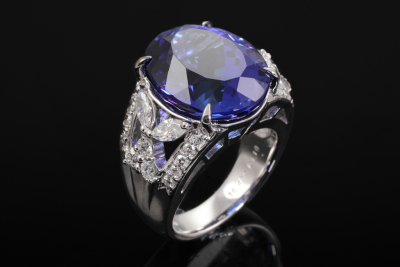 16.48ct Oval Tanzanite and Diamond Ring - 2