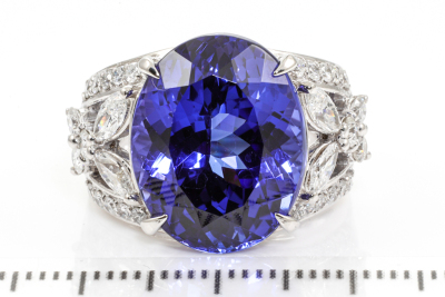 16.48ct Oval Tanzanite and Diamond Ring - 6