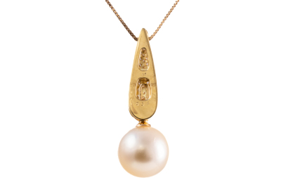 12.2mm Pearl and Diamond Pendant - 4