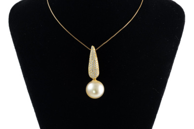 12.2mm Pearl and Diamond Pendant - 5