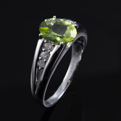 2.61ct Peridot and Diamond Ring - 5