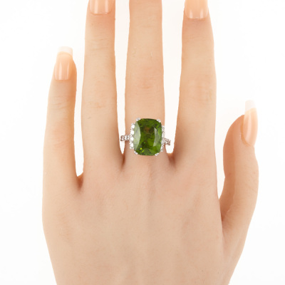 13.46ct Peridot and Diamond Ring - 6