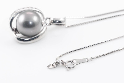 11.8mm Tahitian Pearl & Diamond Pendant - 5