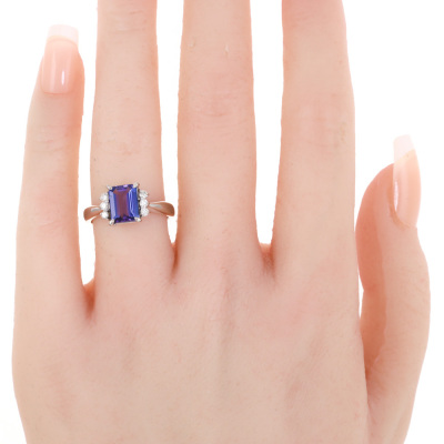 1.46ct Tanzanite and Diamond Ring - 6