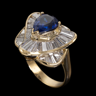 2.06ct Sapphire and Diamond Ring - 6