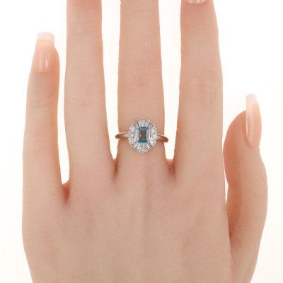 0.43ct Aquamarine and Diamond Ring - 6