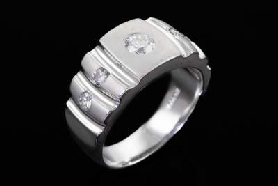 0.64ct Diamond Mens Gold Ring 17.6g - 5