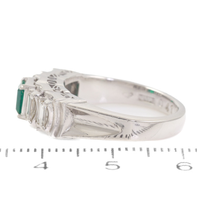 0.41ct Emerald and Diamond Ring - 3