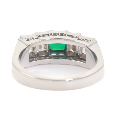 0.41ct Emerald and Diamond Ring - 4