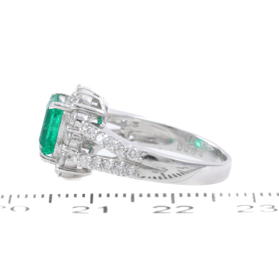 1.53ct Colombian Emerald & Diamond Ring - 3