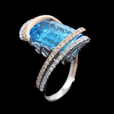 11.24ct Blue Topaz and Diamond Ring - 5