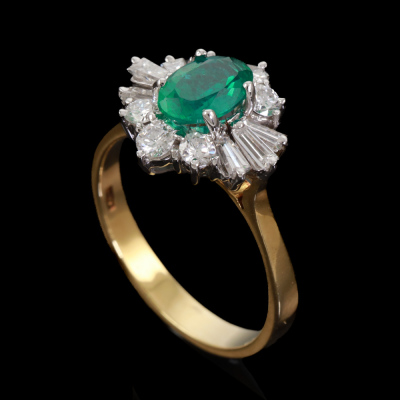 0.73ct Emerald and Diamond Ring - 5