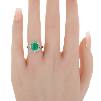 1.89ct Emerald and Diamond Ring - 6