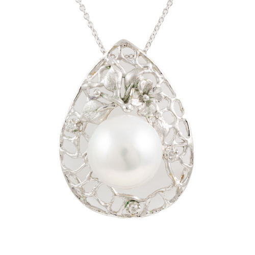 13.3mm South Sea Pearl & Diamond Pendant