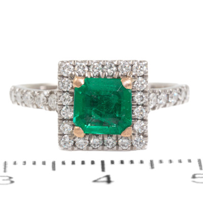 0.88ct Emerald & Diamond Ring - 2