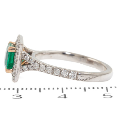 0.88ct Emerald & Diamond Ring - 3