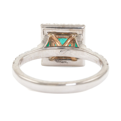 0.88ct Emerald & Diamond Ring - 5