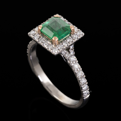 0.88ct Emerald & Diamond Ring - 6