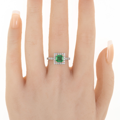 0.88ct Emerald & Diamond Ring - 7