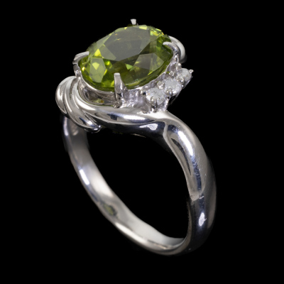 2.35ct Peridot and Diamond Ring - 5