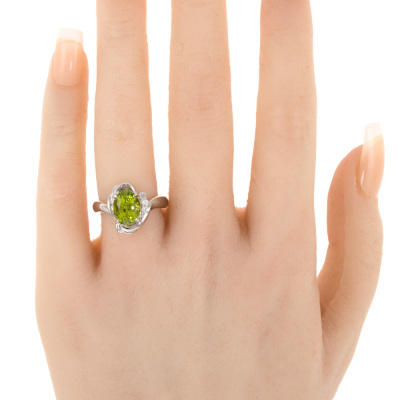 2.35ct Peridot and Diamond Ring - 6