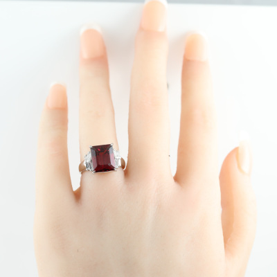 6.13ct Garnet and Diamond Ring - 6