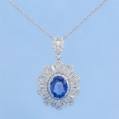 4.32ct Sapphire and Diamond Pendant - 9