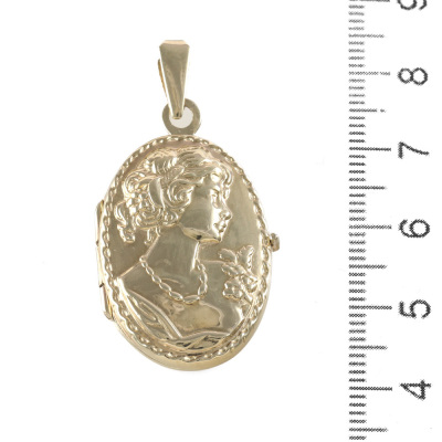 9ct Yellow Gold Locket - 3