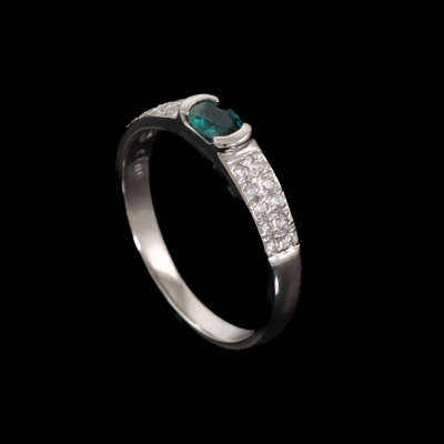 0.27ct Alexandrite and Diamond Ring - 4